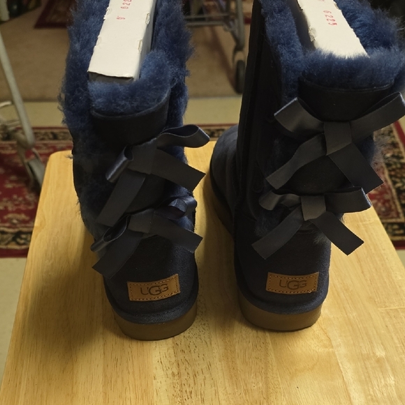 UGG Cozy Women's Navy Blue Bailey BOW II - Picture 2 of 13